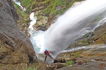 canyoning verticale ! Canyoning sportif à luz st sauveur gavarnie pyrénées